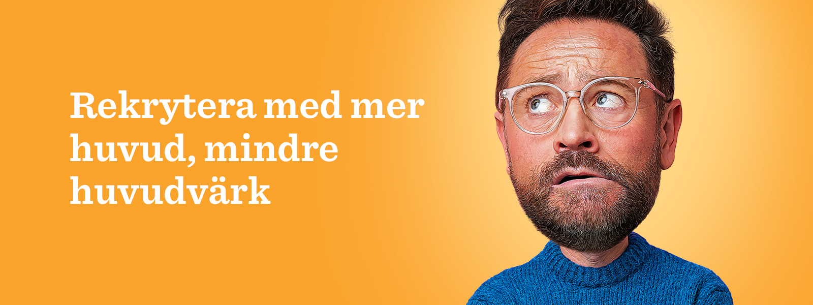 rekrytering reklam, man med glasögon och blå tröja på orange bakgrund
