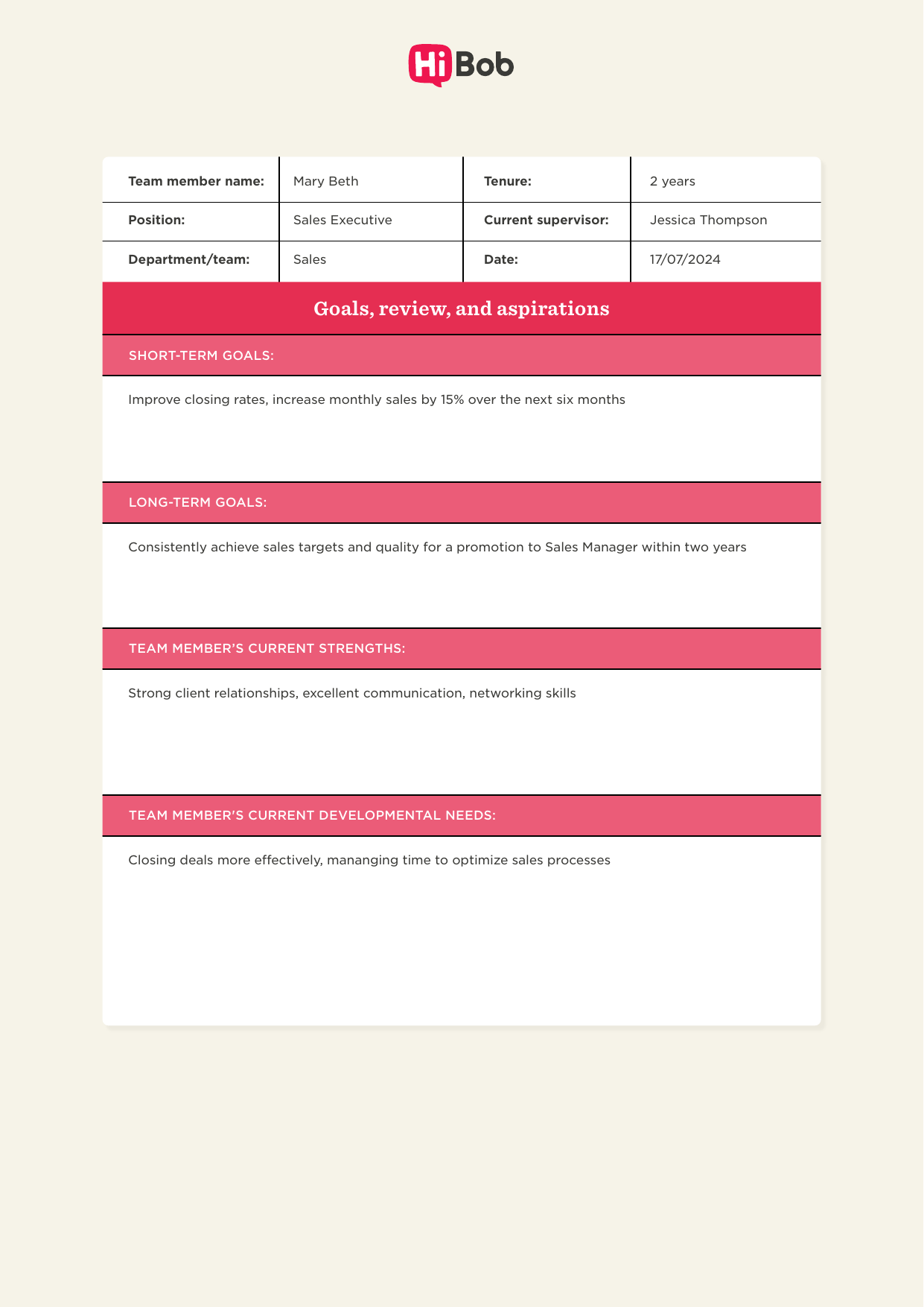 A filled-out HiBob employee development plan goals form for Mary Beth, a Sales Executive in the Sales department with 2 years tenure, supervised by Jessica Thompson